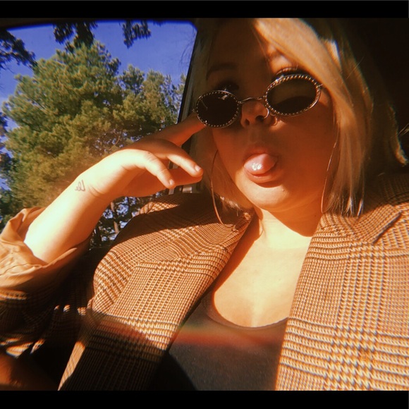 Meet your Posher, Dalee - Picture 1 of 1